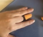 carotte Blague du doigt coupé à ses enfants 