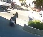 pieton scooter Une femme à scooter percute deux fois un piéton (Turquie)