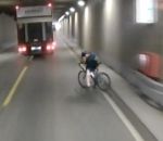 tunnel camion Cycliste imprudent vs Camion dans un tunnel