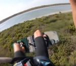 saut vol Un kitesurfeur saute un bras de terre de 140m