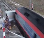 niveau percuter passage Camionnette vs Train