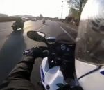 scooter Course-poursuite entre un scooter TMAX et des motards de la police