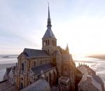 mont Un drone filme le Mont-Saint-Michel