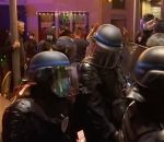 evacuation L'évacuation d'un bar par la police pendant PSG-Bayern