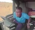 tirer Un camionneur essuie des coups de feu