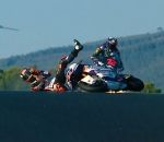 chute chance Un pilote de Moto2 chanceux