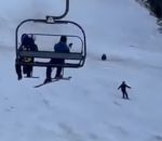 ski Un skieur poursuivi par un ours