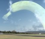 animation terre Banane géante en orbite autour de la Terre