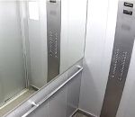 ascenseur chute La vengeance du miroir dans l'ascenseur