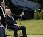 parapluie Boris Johnson vs Parapluie