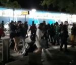 manifestant Des renforts soignants hués, insultés et menacés à l’aéroport de Martinique