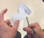 ciseaux Silhouette en papier avec une paire de ciseaux