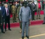 pantalon Le président sud-soudanais se fait pipi dessus