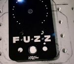 fibre Gravure laser d'une pédale de guitare Fuzz
