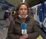 cameraman Une journaliste se débarrasse de son caméraman dans le métro