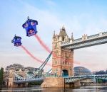 traverse Traverser le Tower Bridge à Londres en wingsuit