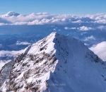 montagne De 5300m jusqu'au sommet de l'Everest filmé par un drone
