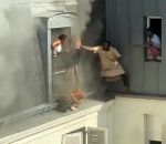 feu Sauvetage au-dessus du vide lors d'un incendie
