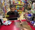 vidéo superette caissier client malpoli reaction