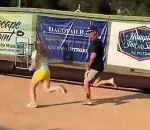 vidéo poteau tete courir fille fail