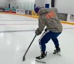 vidéo peter lenes hockey glace joueur trick crosse palet