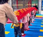 vidéo experience electricite statique enfant ecole maternelle cheveux tete