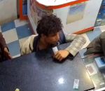 vidéo mordre batterie telephone boutique feu flamme